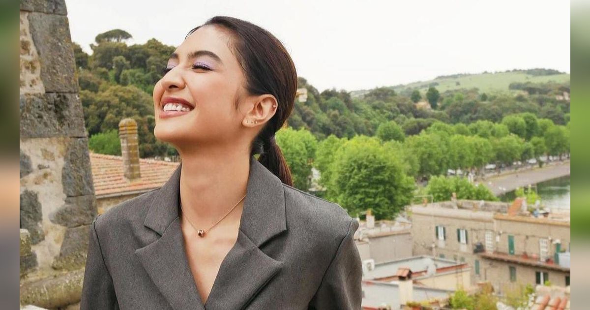 Potret Mikha Tambayong Tampil Stunning Hadiri Event Bulgari di Italia, Tampil Pakai Busana Serba Putih