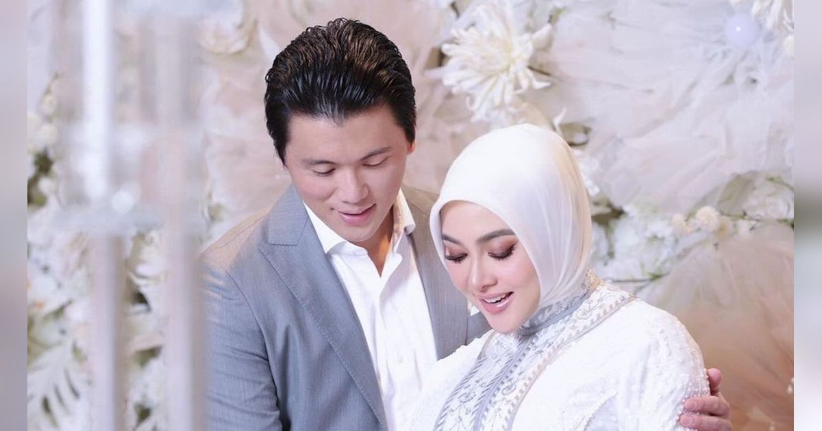 Akhirnya Go Public, 8 Potret Syahrini Pamer Baby Bump 7 Bulan Kehamilan, Gaya Cetar Abis!