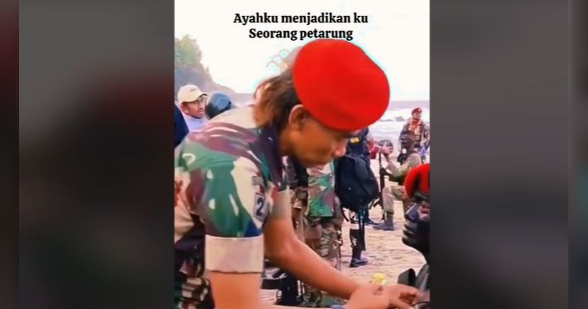 Momen Anggota Kopassus Berambut Gondrong Pasangkan Baret Merah ke Anaknya saat Pelantikan, Sosoknya Jadi Perhatian