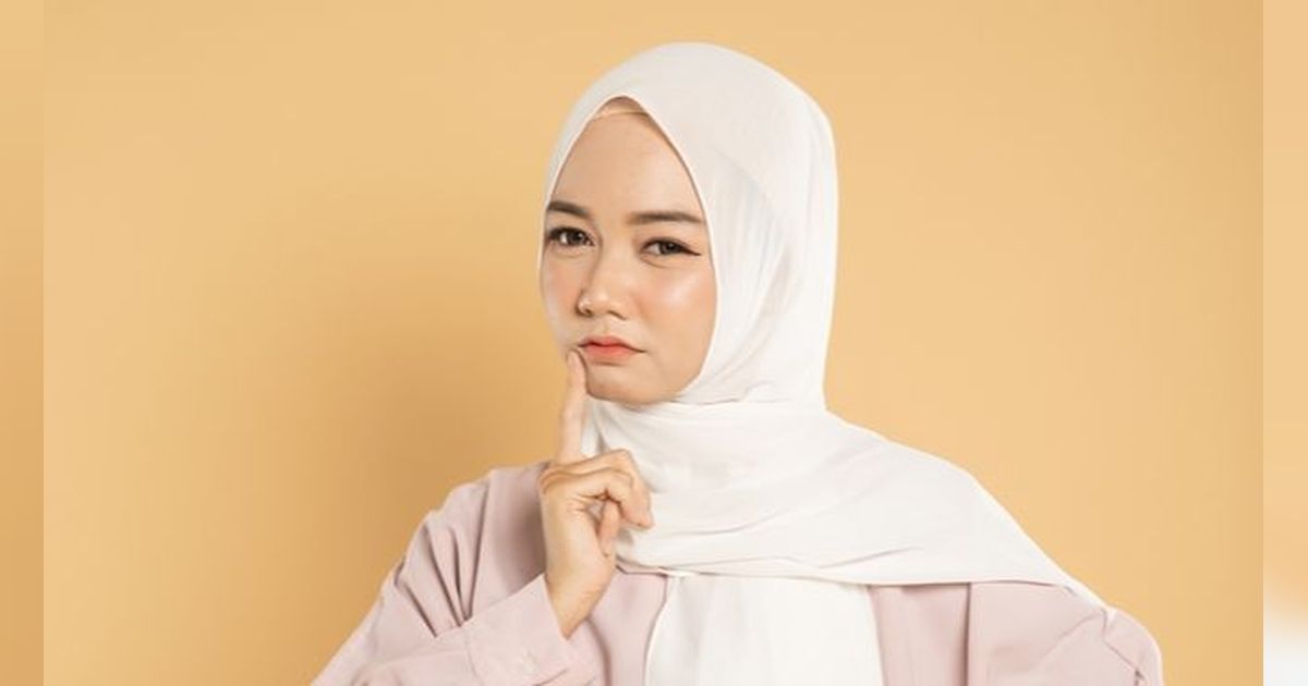 Tips Makeup untuk Samarkan Wajah Lelah, Cuma Butuh 10 Menit untuk Glowing Instan!