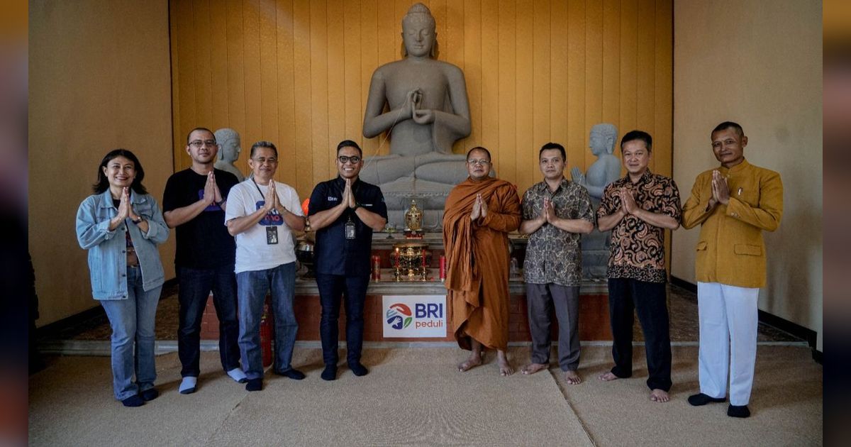 Waisak, BRI Salurkan Bantuan Sarana Pra-sarana Vihara & Bagikan Sembako Untuk Umat Buddha