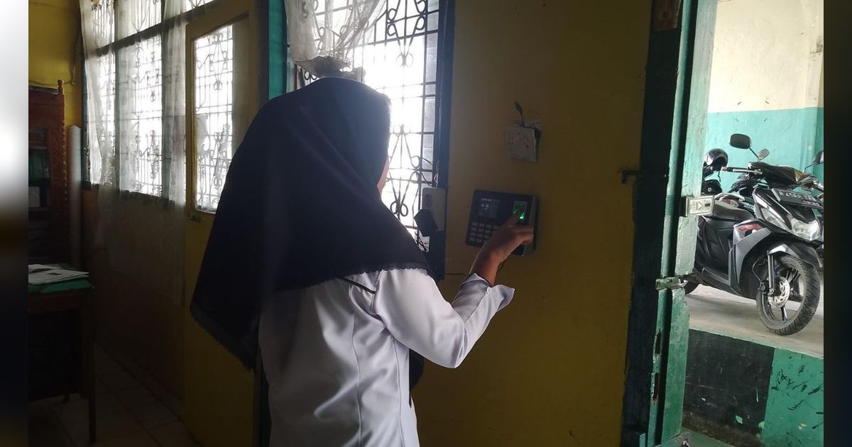 Seram! Berkali-kali Berbunyi 'Not Registered', Wanita Merinding Ada Sosok Tak Kasat Mata Bermain Mesin Absensi Wajah di Kantornya