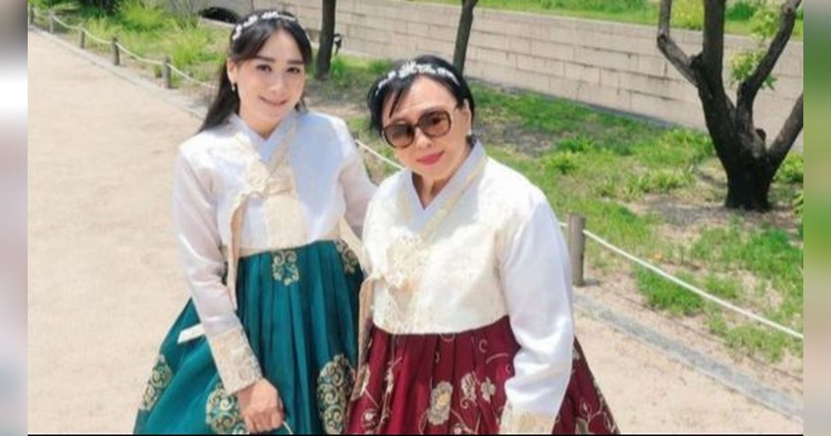 Potret Kedekatan Puput Nastiti dengan Ibu Mertua Yang Sudah Berusia 78 Tahun Saat Asyik Jalan-Jalan ke Korea