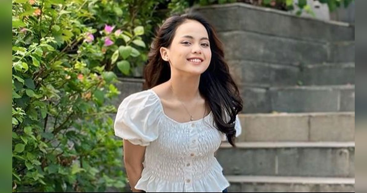 Potret Terbaru Putri Isnari Tampil Simpel dengan Gaya Kasual, Aura Istri Konglomerat Masih Terlihat