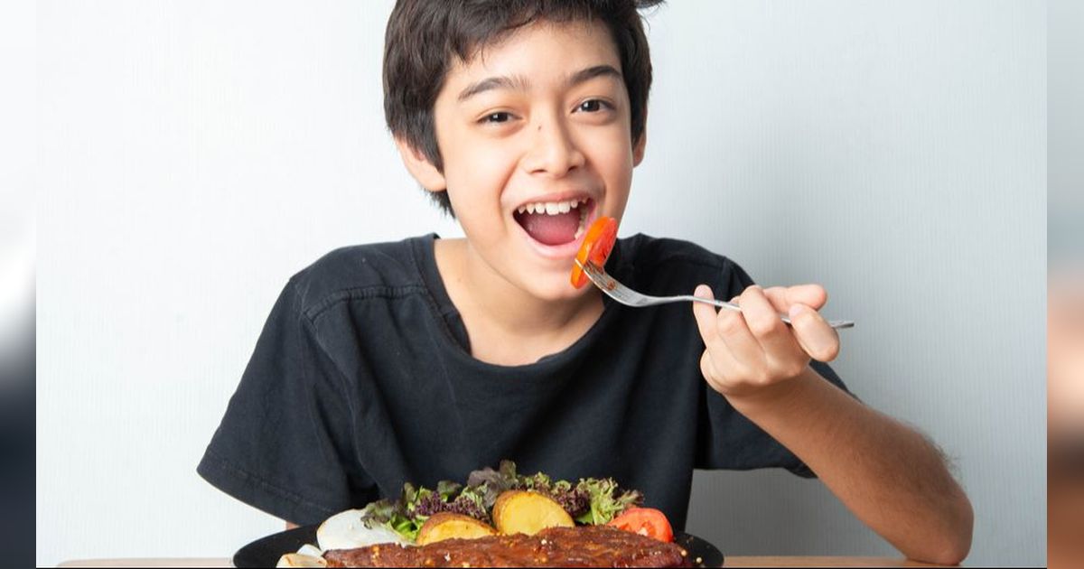 Anak Remaja Terus Makan Banyak, Bisa Jadi Sedang Growth Spurt