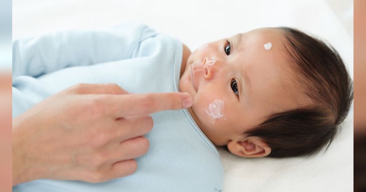 Bukan Pakai Bedak, Krim Lebih Aman Cegah Ruam Pada Bayi