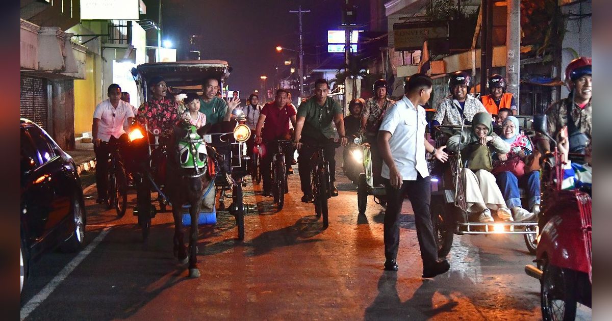 Libur Panjang Waisak, Jokowi Ajak Cucu Keliling Malioboro Naik Andong