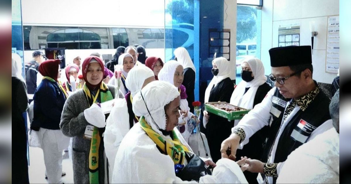 Cerita Jemaah Haji Asal Surabaya Kehilangan Tas Berisi Rp15 Juta, Ditemukan TKI Petugas Kebersihan Masjid Nabawi