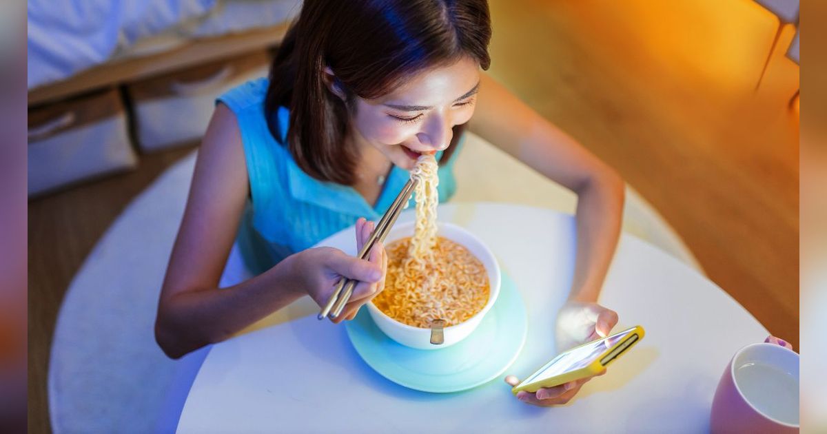 Air Rebusan Mie Instan Sebaiknya Dibuang atau Dikonsumsi?