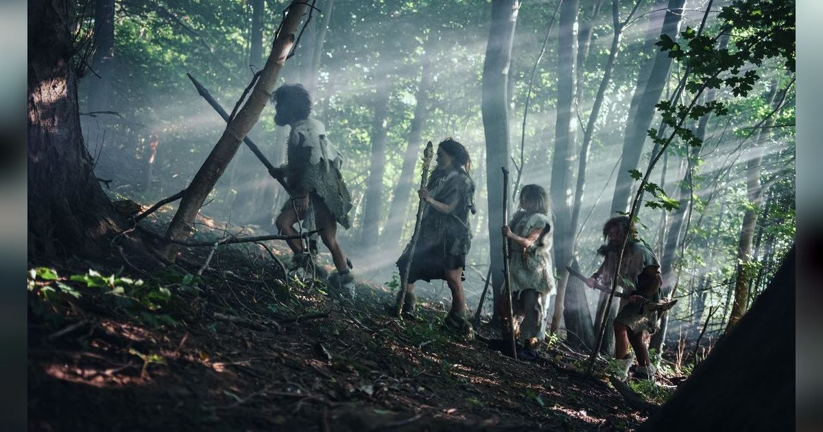 Momen Langka Penampakan Suku Asli Togutil Datangi Pekerja Proyek di Hutan Halmahera
