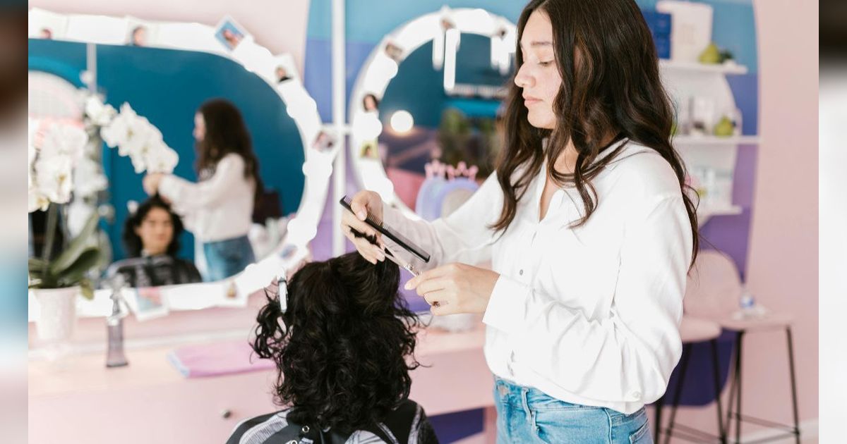 Potong Rambut Secara Rutin Berikan Banyak Manfaat, Salah Satunya Cegah Kerusakan Sedari Awal