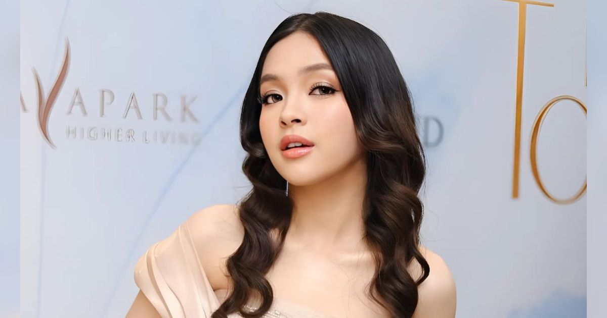 Tak Pakai Stiker Jerawat, Potret Eca Japasaal dengan Makeup Glamor bak Princess