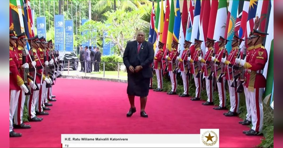 Gaya Puan & Fashion Unik Presiden Fiji Pakai Rok Temui Jokowi