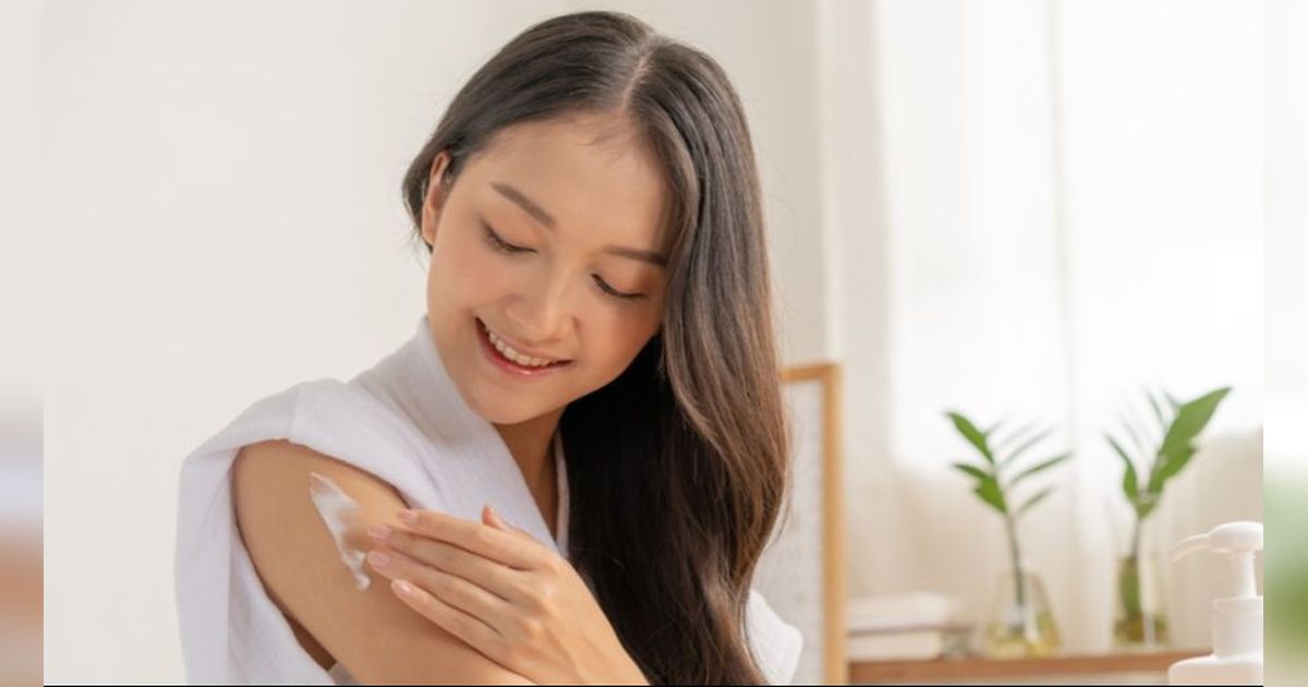 6 Waktu Terbaik Pakai Body Lotion, Hasilnya Kulit Kenyal nan Glowing