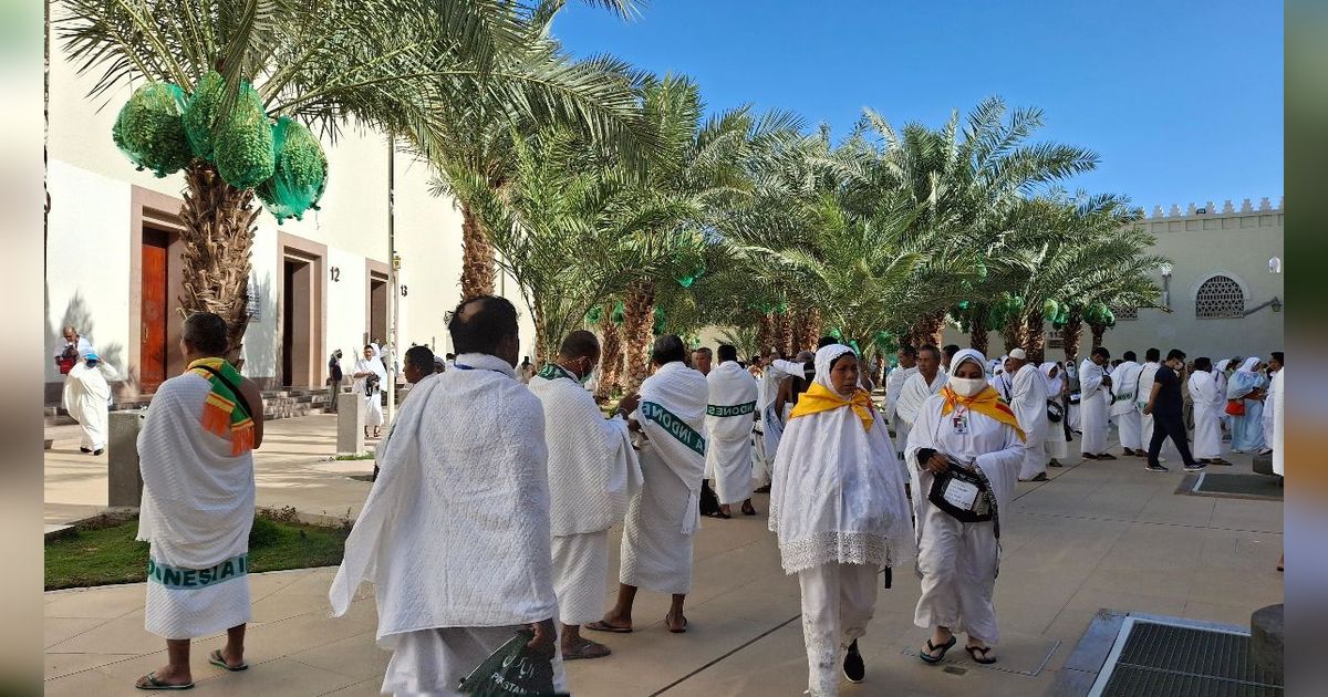 Sepekan Keberangkatan dari Madinah ke Makkah: Jemaah Laki-Laki Masih Banyak Pakai Kaus Kaki, Sarung hingga Sepatu