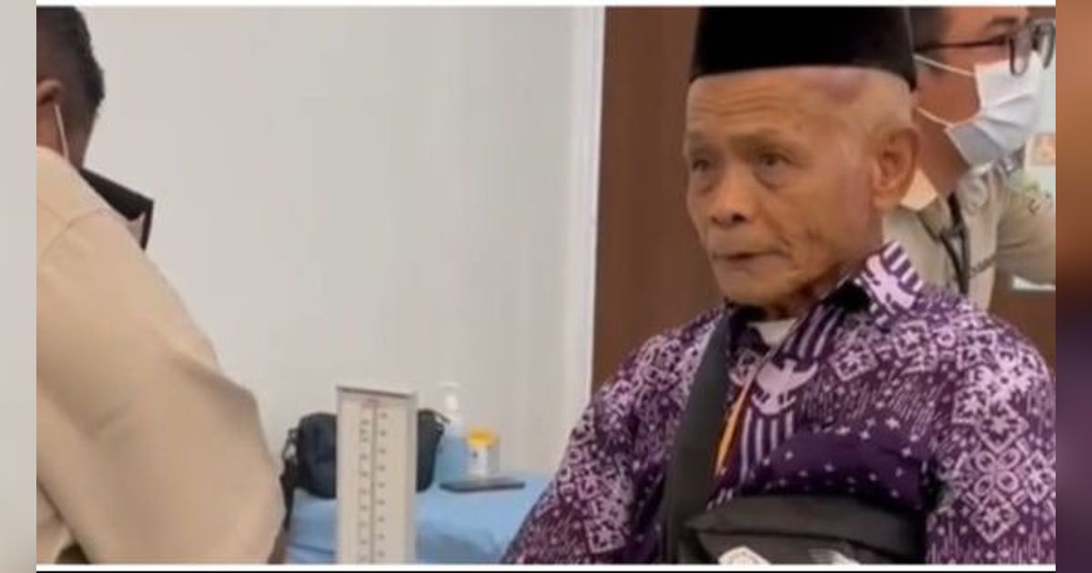 Ikhlas Tak Pernah Pasang Tarif saat Pangkas Rambut, Kisah Kakek Tukang Cukur Naik Haji di Usia 80 Tahun Ini Bikin Haru