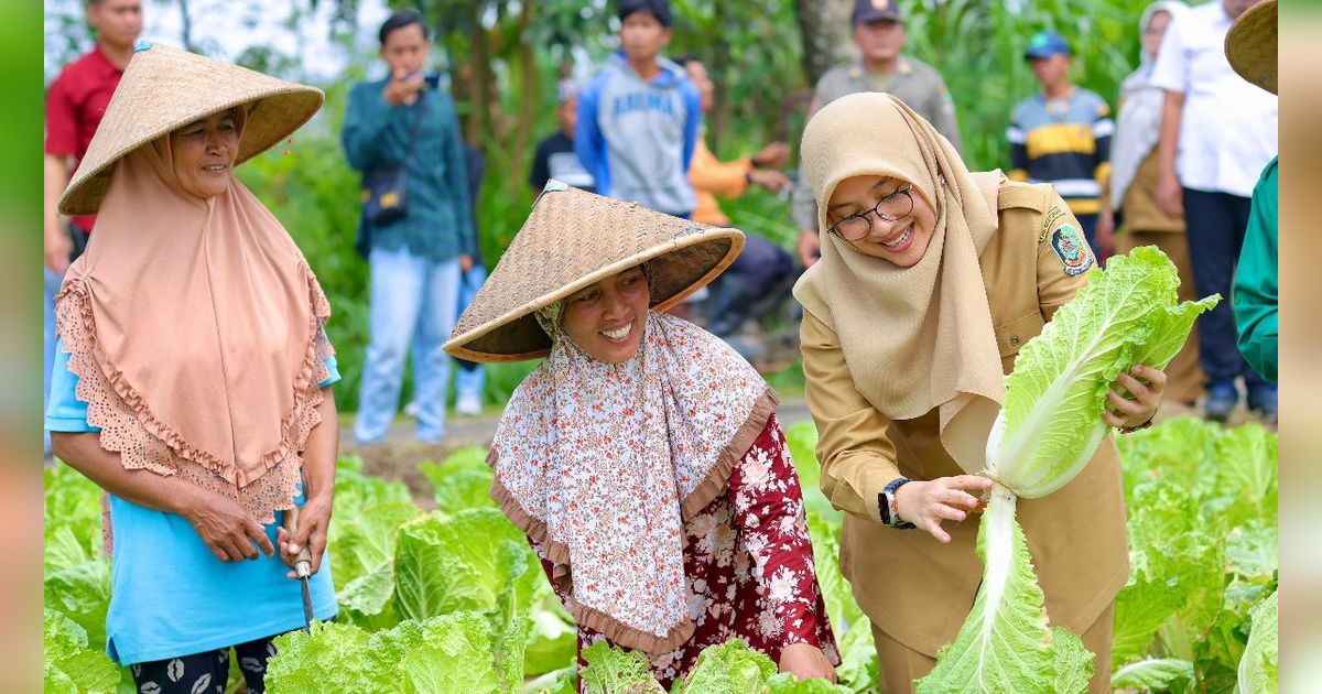 Ngantor di Dua Desa, Bupati Ipuk Geber Program Penguatan Ekonomi Arus Bawah