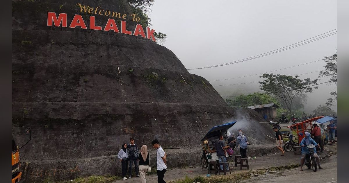 Polisi Bakal Tilang Pejabat yang Memaksakan Lewat Lembah Anai Sumbar