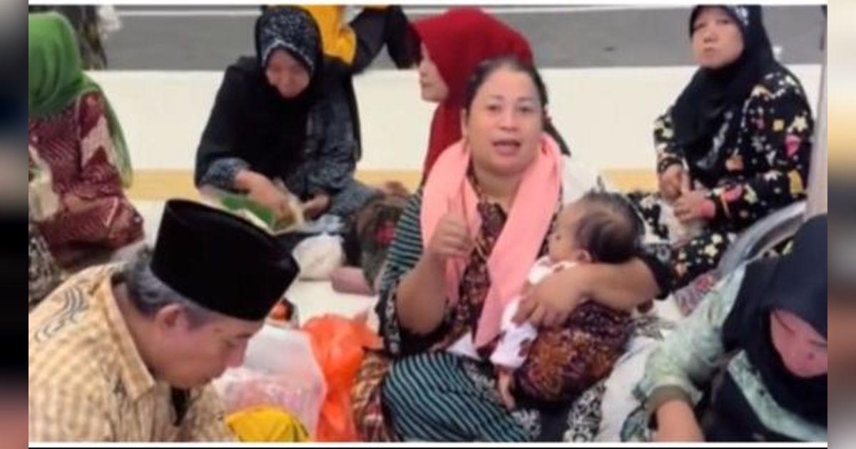 Momen Orang Sekampung Mengantar Haji Ini Curi Perhatian, Bawa Bekal Bak 'Piknik' di Bandara