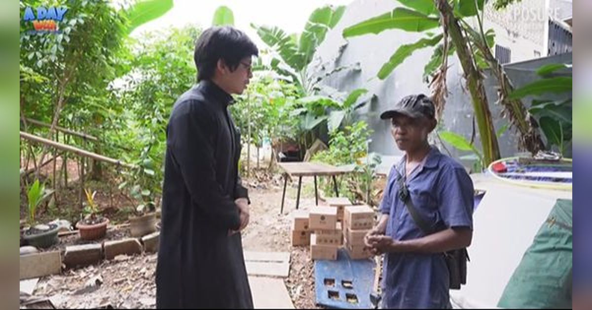 Atta Halilintar Traktir Tetangga Pemulung, Habis Rp1,3 Juta Masih Dikasih Uang Senilai Belanjaannya