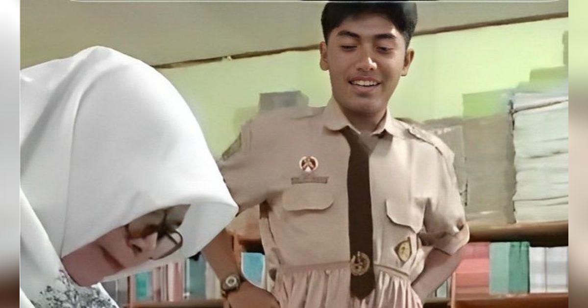 Guru Super Perhatian Bikin 'Meleleh', Jahitkan Celana Muridnya yang Robek di Sekolah