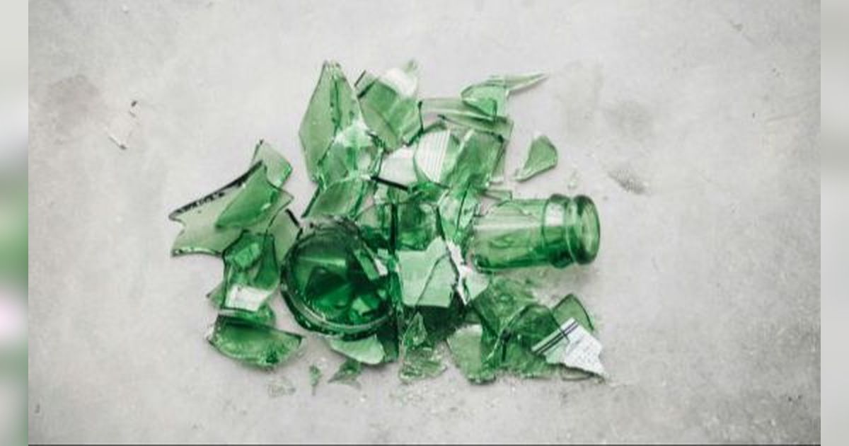 Gunakan Botol Plastik Bekas, Begini Trik Aman Buang Pecahan Gelas Kaca