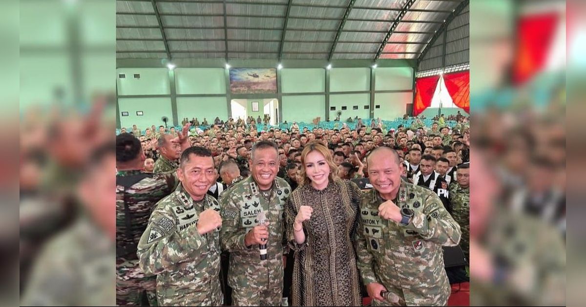 Potret Akrab Momo Geisha Bersama Jenderal Bintang 3 TNI, Penampilannya Mencuri Perhatian