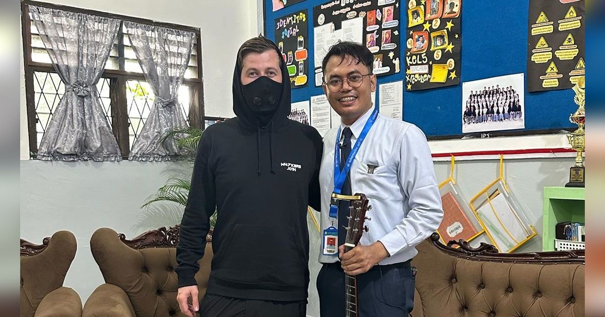 Langsung Ditemui Alan Walker, 8 Potret Tri Adinata Guru Musik di Medan yang Viral, Auto Diajak Konser Bareng