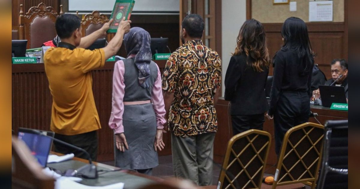 VIDEO: Hakim Cecar Biduan Cantik Nayunda Nabila di Sidang SYL 