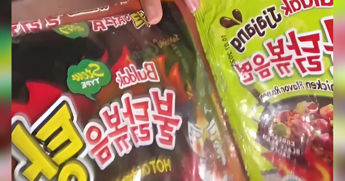 Perempuan Ini Koleksi Bungkus Mi Instan, Disimpan Rapi seperti Barang Berharga