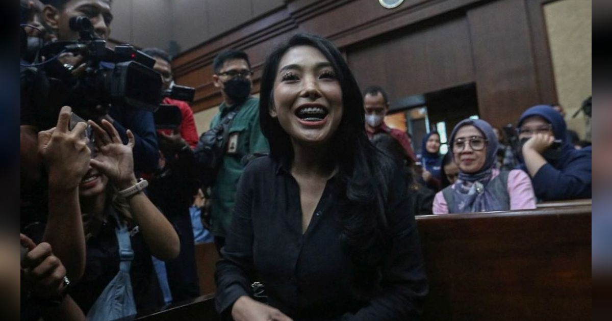 VIDEO: Kesaksian Biduan Cantik Nayunda Nabila, SYL Kirim Bunga dan Kue Ulang Tahun SYL