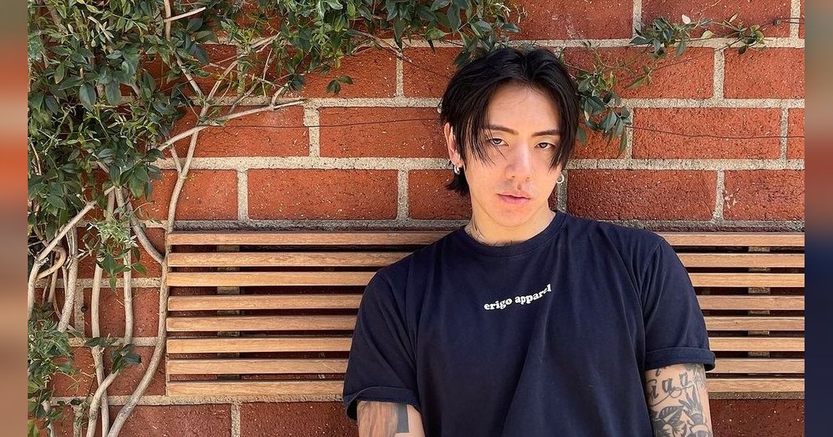 Potret DPR Ian, Rapper Korea Pakai Kaus Brand Lokal Ratusan Ribu