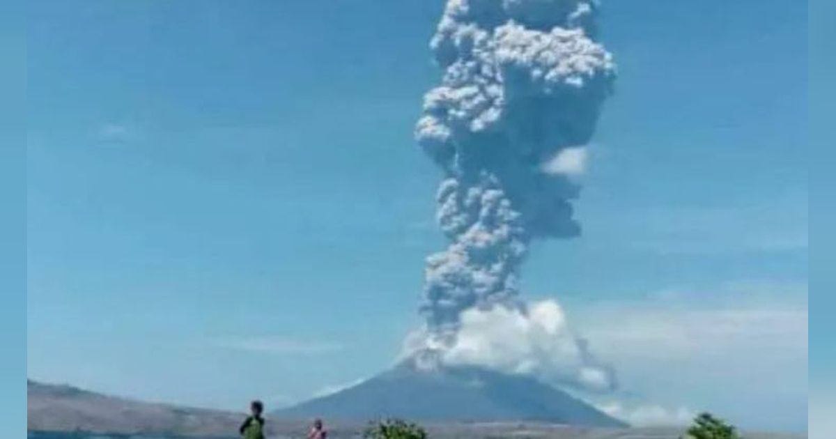 Gunung Marapi Kembali Erupsi Setinggi 2.000 Meter, Masyarakat Diminta Waspada