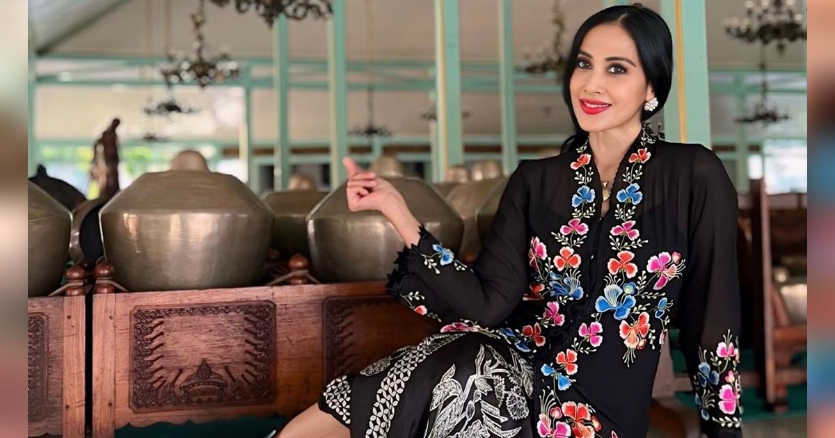 25 Tahun Menikah Tak Pernah Pakai Daster, Potret Diah Permatasari yang Selalu Stylish, Parasnya Awet Muda Banget