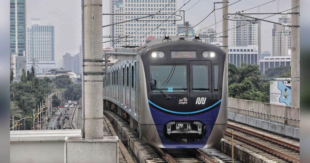 Crane Jatuh Menimpa MRT di Depan Kejaksaan Agung