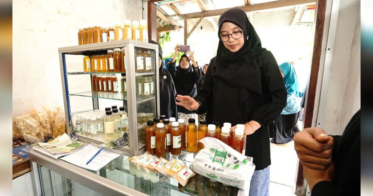 Kembali Ngantor di Desa, Bupati Ipuk Semangati Desa Garap Potensi Lokalnya