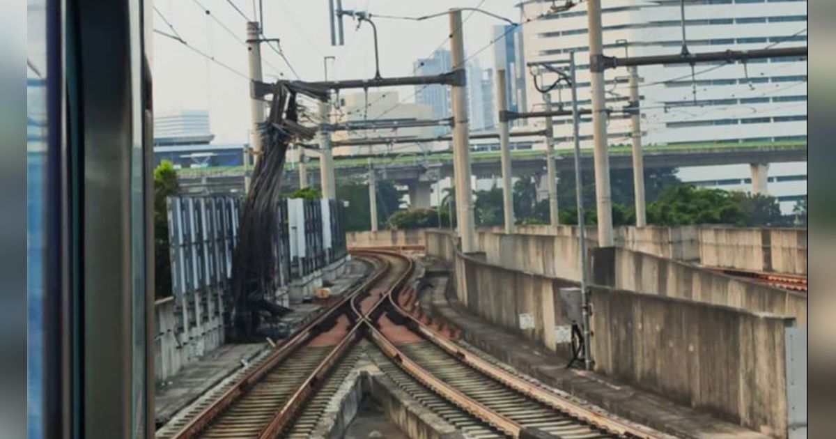 Crane Proyek Kejagung sudah Dibersihkan dari Rel, MRT Beroperasi Normal