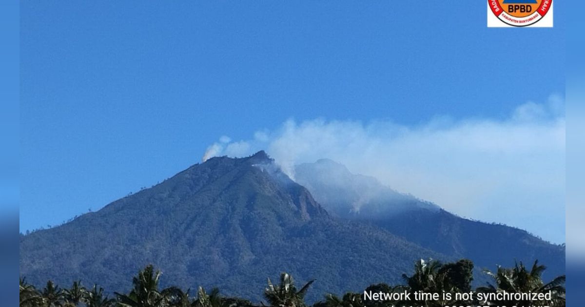 Gunung Merapi Muntahkan Awan Panas, Masyarakat Diimbau Jauhi Daerah Berbahaya