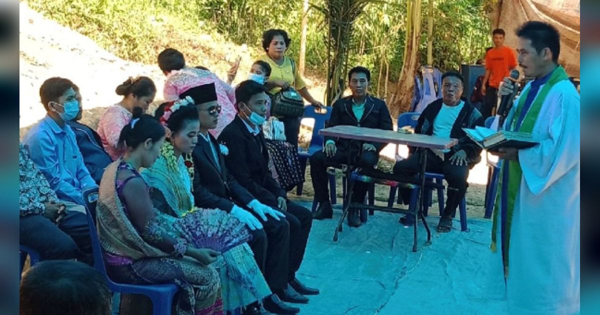 Perjuangan MUA Dibayar Rp30 Ribu Padahal Harus Menembus Hutan untuk Rias Pengantin