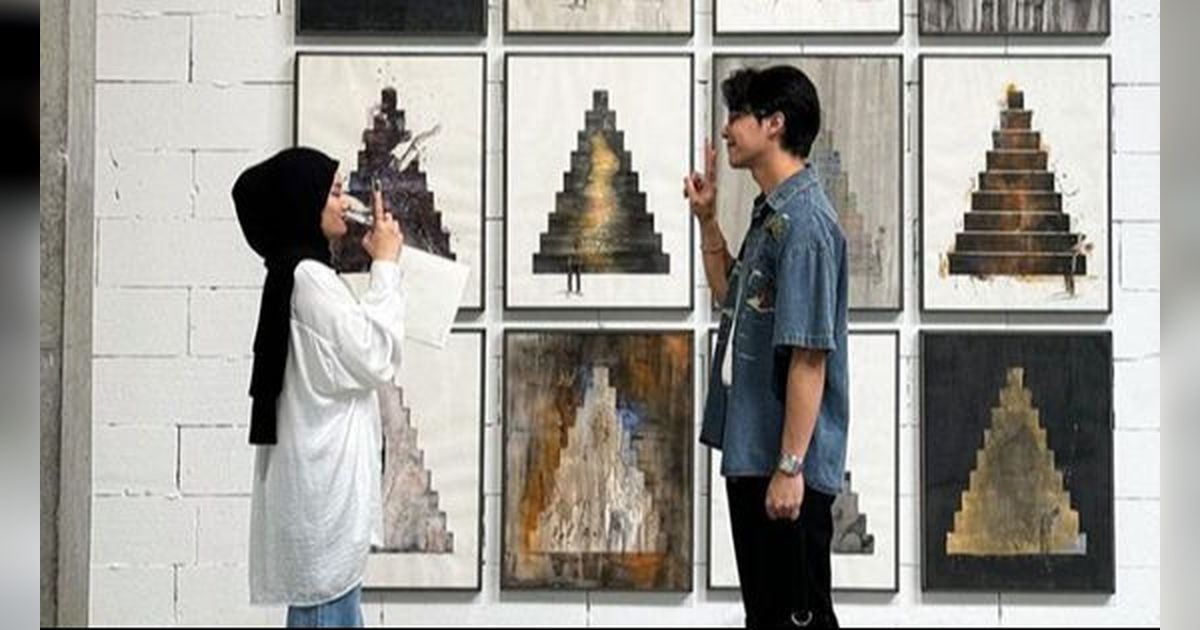 10 Potret Romantis Rey Mbayang dan Dinda Hauw Kencan di Museum