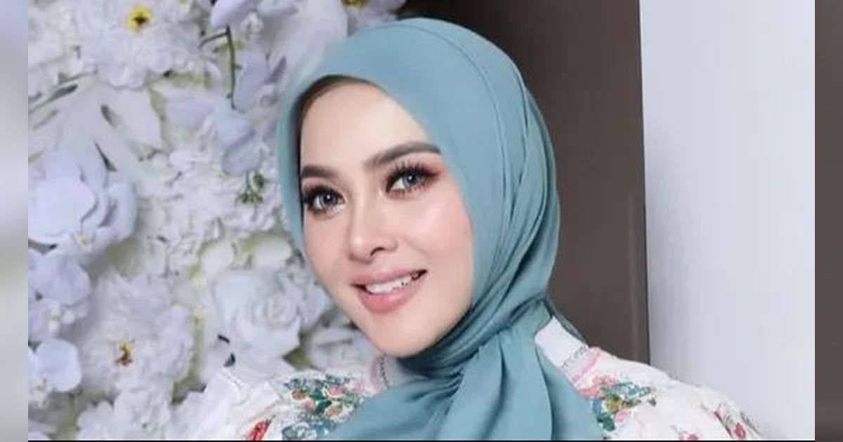 5 Potret Syahrini yang Kehamilannya Ternyata `Dirahasiakan` Sejak Januari 2024, Tampil Cantik Serba Hijau