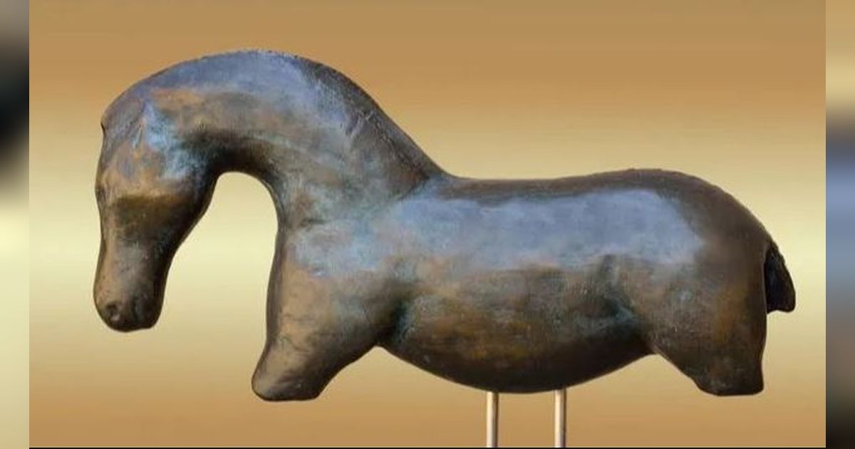 Arkeolog Temukan Patung Kuda Pertama Buatan Manusia Berusia 35.000 Tahun, Dipahat dari Gading Gajah Purba