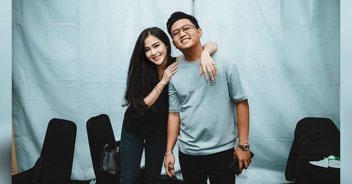 Happy Asmara Kalah Saing, 7 Potret Rumah Baru Denny Caknan & Bella Bonita, Super Mewah Bak Keraton