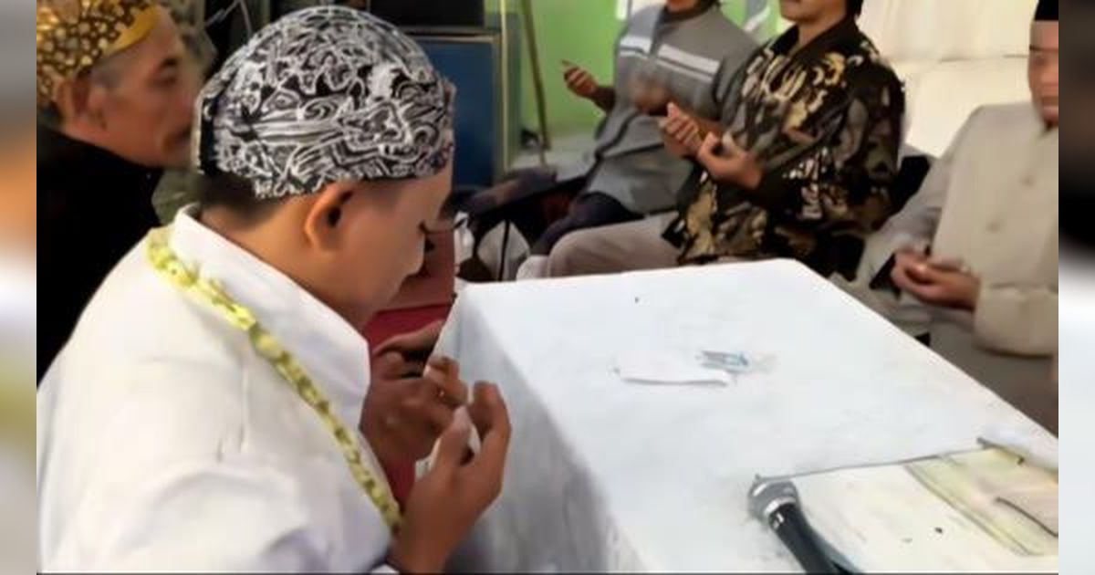 Takut Grogi dan Lupa Saat Ijab Kabul, Pengantin Pria Bikin Contekan di Telapak Tangan, Netizen: 'Ilmu Sekolah Berguna Juga Akhirnya'