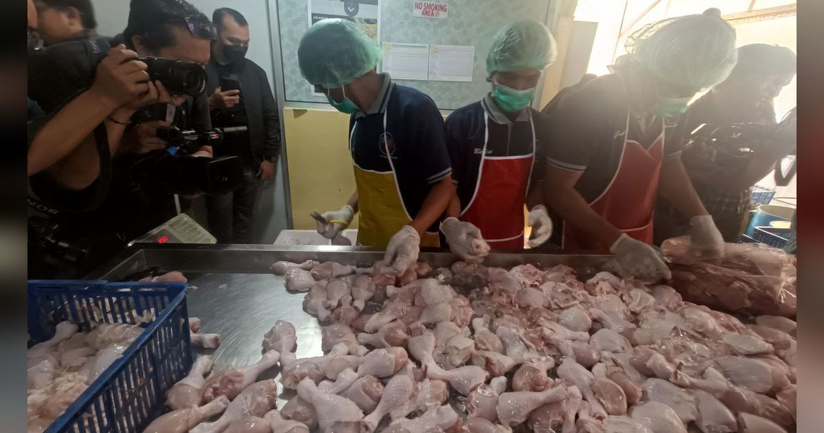 Aturan Baru: Pemerintah Wajibkan Pedagang Ayam Potong Miliki Sertifikat Halal Mulai Oktober 2024