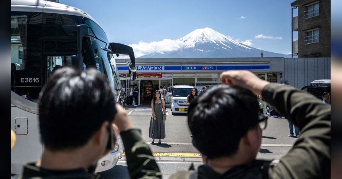FOTO: Gara-Gara Perilaku Buruk Wisatawan, Jepang Mau Pasang Penghalang Raksasa Pemandangan Gunung Fuji