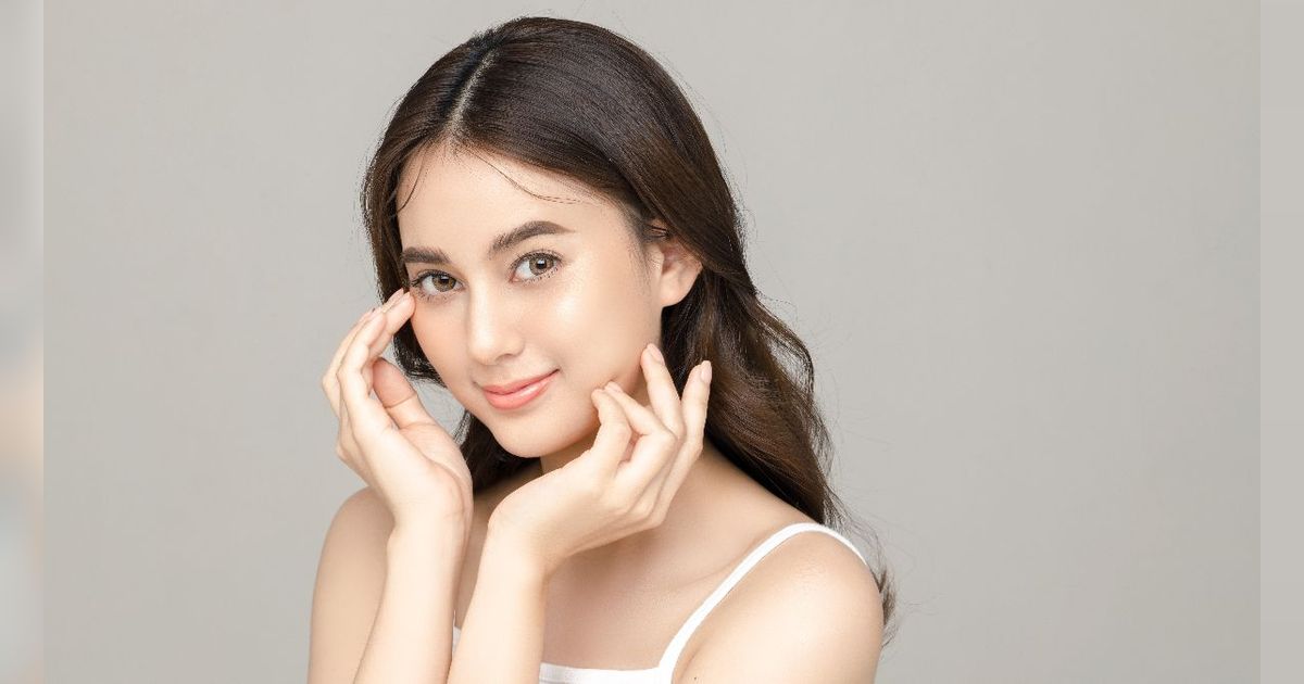 Bikin Area Mata dan Hidung Lebih Tegas dengan Trik Kontur Ala Tren Makeup Douyin