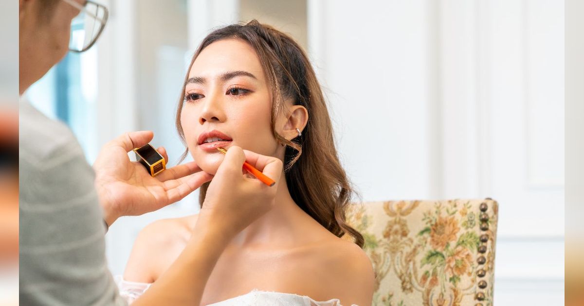 2 Gaya Riasan Bibir Andalan Makeup Artist, Sulap Wajah Makin Elegan
