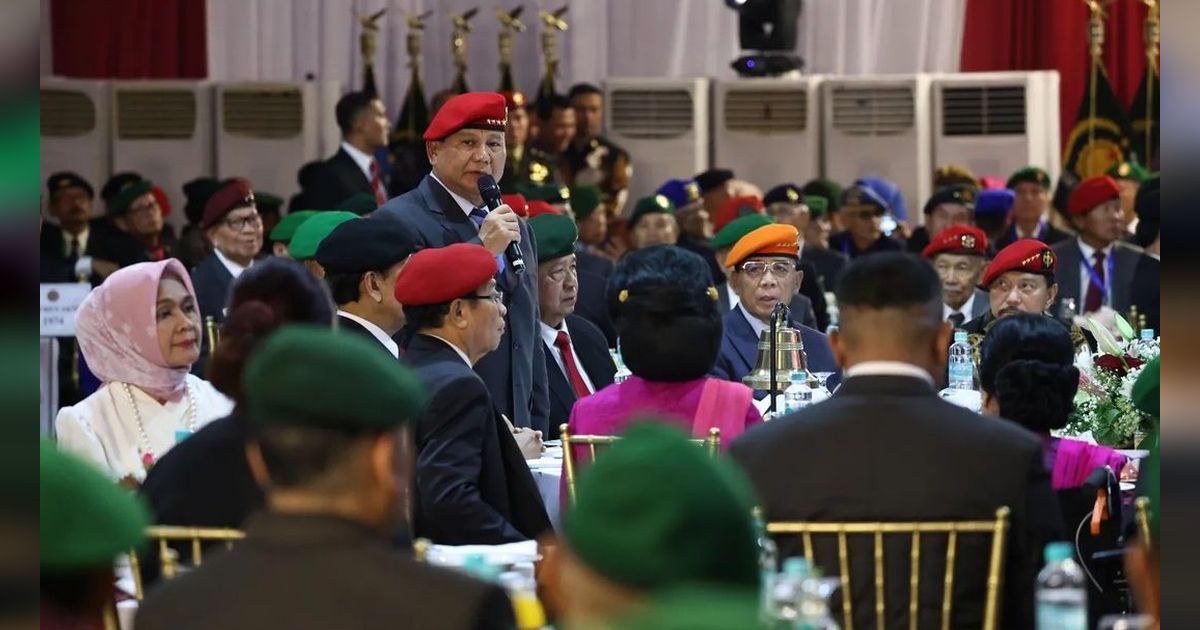 VIDEO: Prabowo Bangga Tepuk Lengan Mahasiswa Anak Petani, Beri Pesan Menyentuh