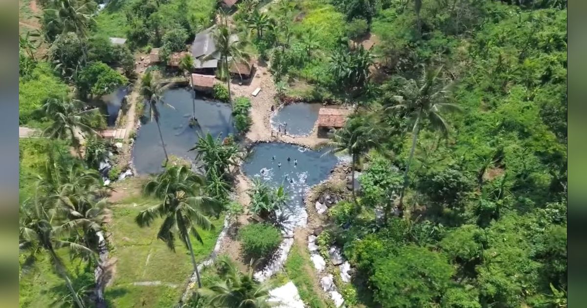 Ada Kolam Alami di Tengah Sawah Subang, Air Jernihnya Curi Perhatian